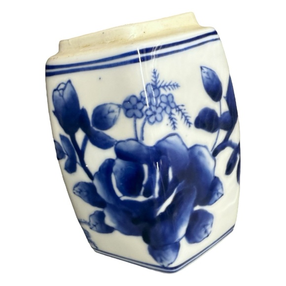 Vintage Chinese-style Blue and White Porcelain Tea Caddy or Storage Jar - Picture 3 of 7